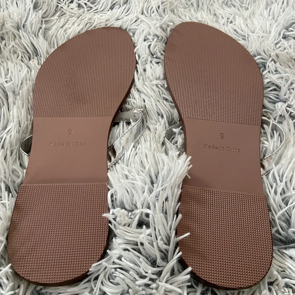 SANDALS BLINGY SIZE 9 EUC very pretty! 
(🤑 Get 5 items for $30) - Picture 2 of 2